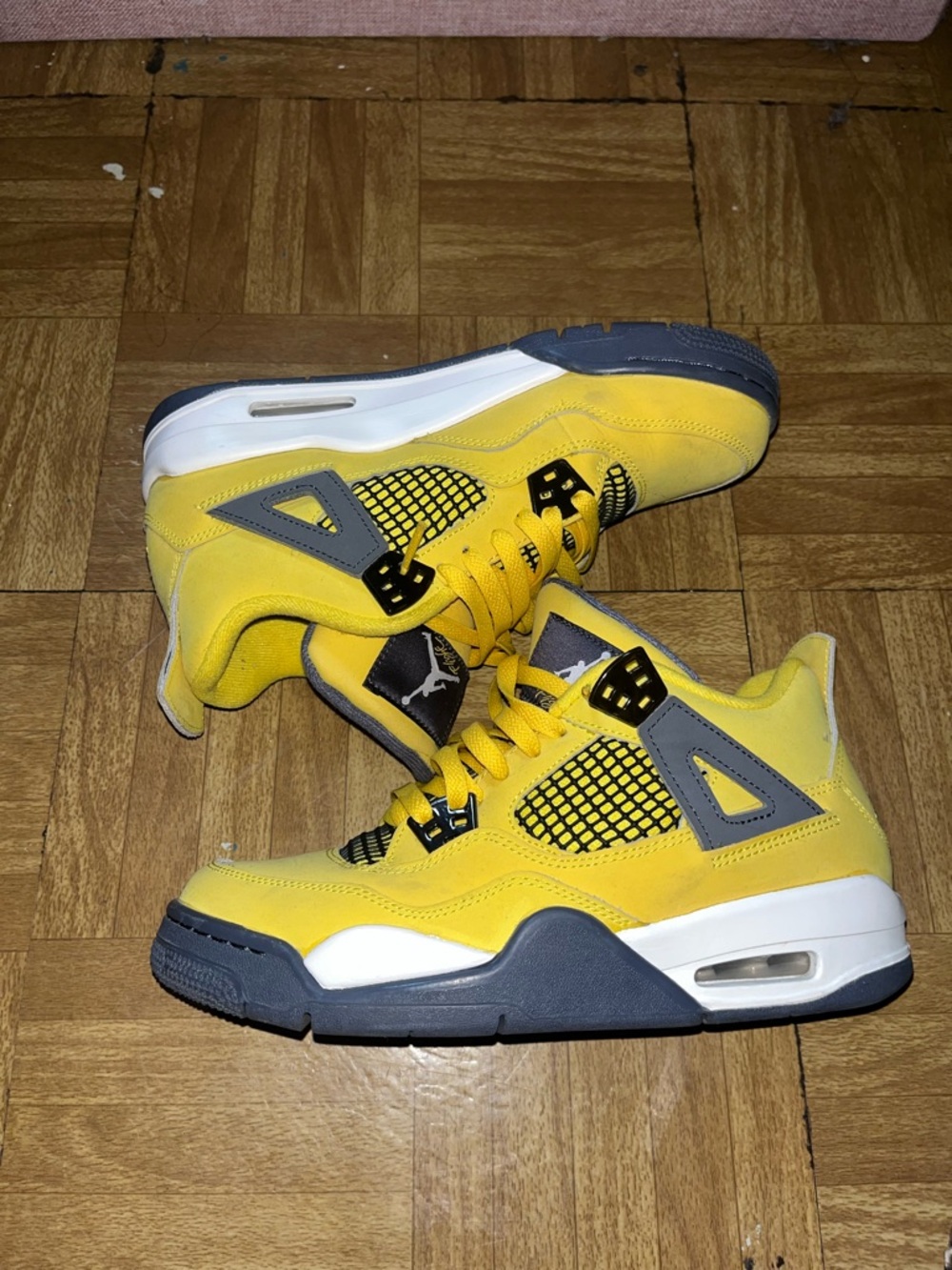 Jordan 4 Women /Kids size 6.5Y